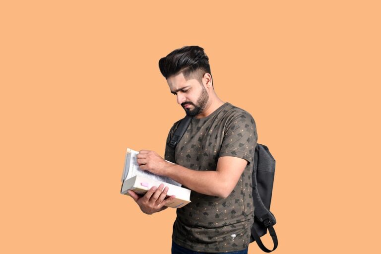 Artikel ini akan membahas lebih lanjut tentang Universitas Ngurah Rai, mulai dari sejarah pendiriannya hingga program studi yang ditawarkan. Selain itu, kita juga akan melihat prestasi-prestasi yang telah diraih oleh universitas ini dalam bidang akademik maupun non-akademik.