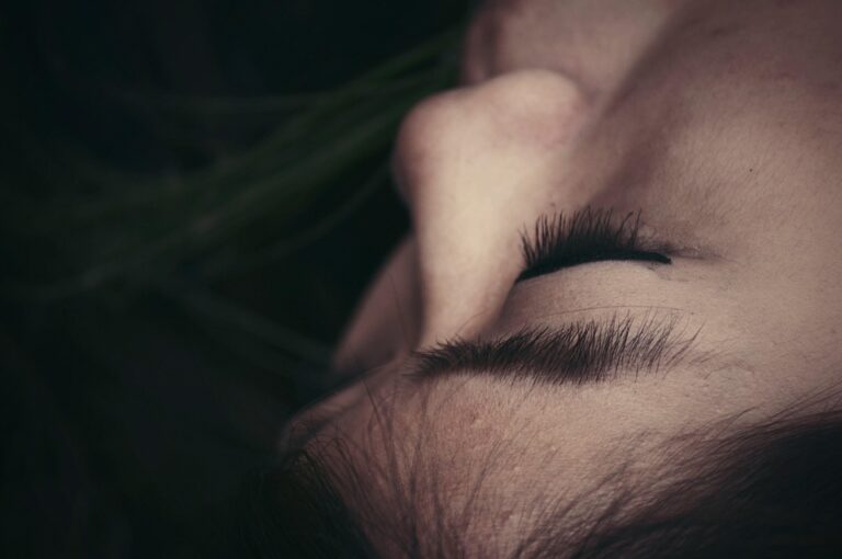 Dengan reputasi yang baik, fasilitas yang modern, dan kerjasama dengan industri terkemuka, Universitas Teknologi Sydney merupakan destinasi pendidikan unggulan bagi mahasiswa Indonesia yang ingin meraih kesuksesan di masa depan. Jadi, jika Anda tertarik untuk melanjutkan studi di luar negeri, pertimbangkanlah UTS sebagai pilihan terbaik Anda.